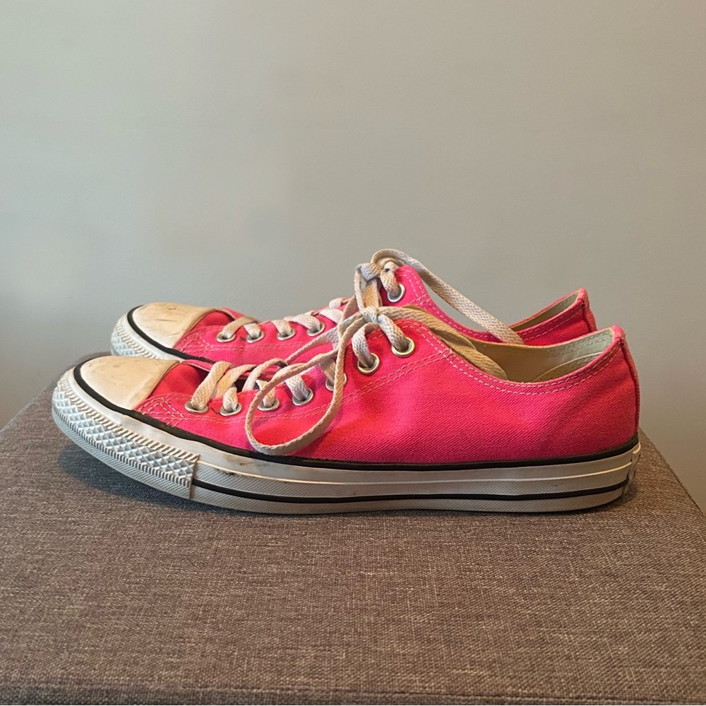 hot pink low top converse, mens 9/womens 11